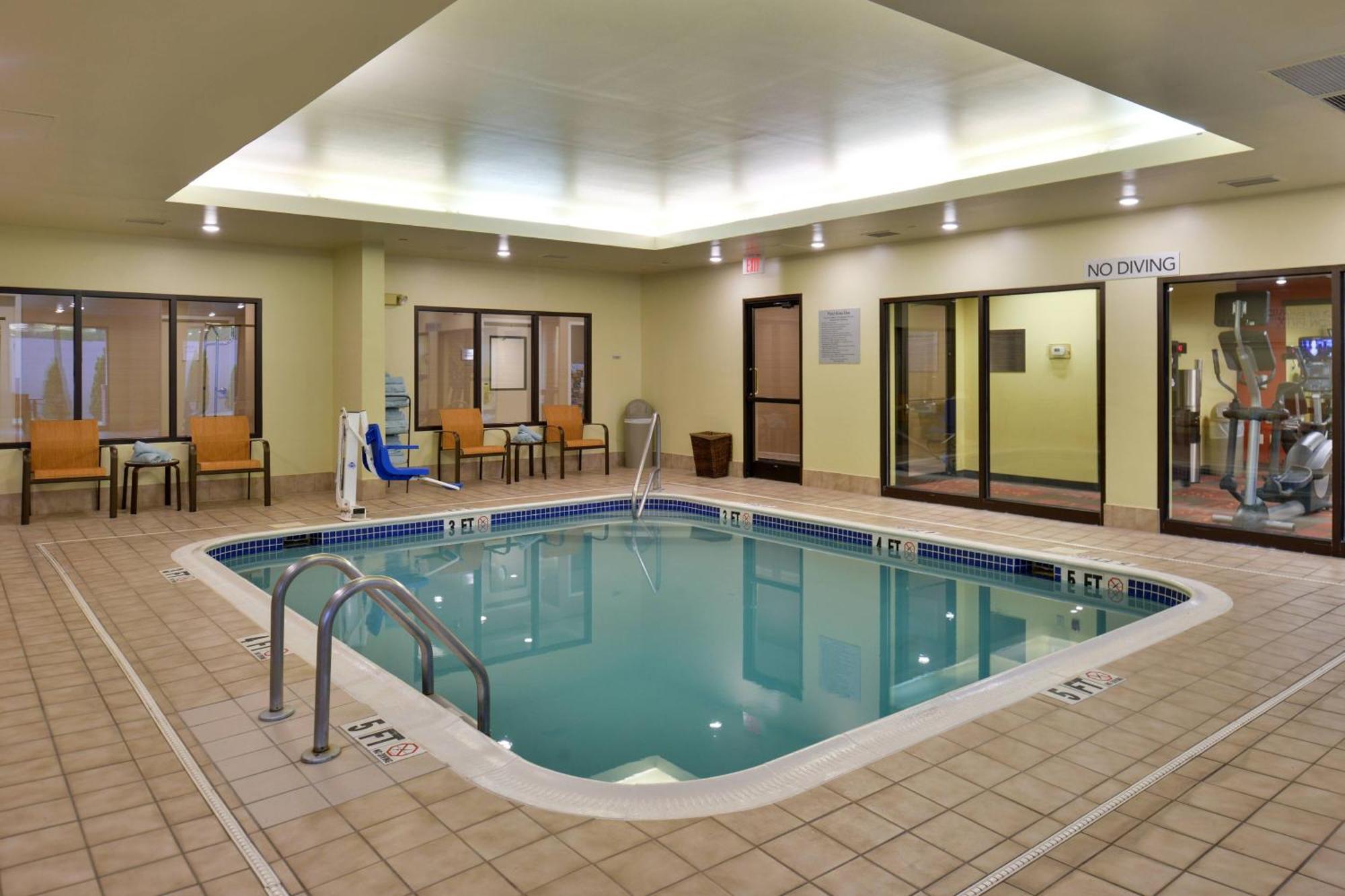 Courtyard By Marriott Decatur Hotell Exteriör bild