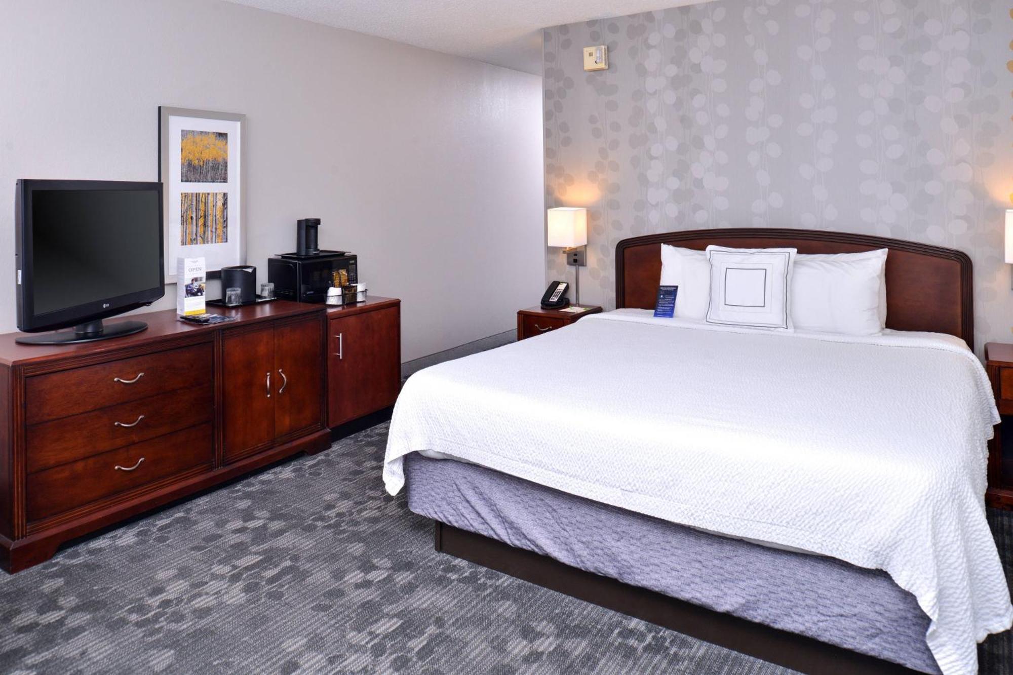 Courtyard By Marriott Decatur Hotell Exteriör bild